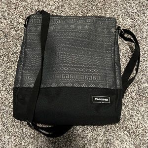 Dakine crossbody purse